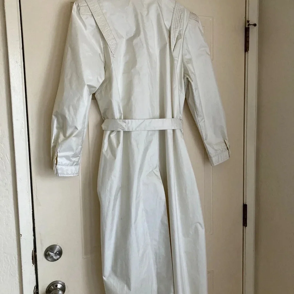 1980’s vintage women’s trench raincoat by Weatherwise by Micki!  New wave punk